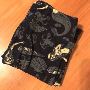 Lularoe Mermaid Navy leggings OS